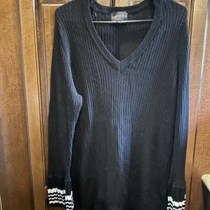 Absolutely Creative Worldwide 2x Black/White Light Sweater